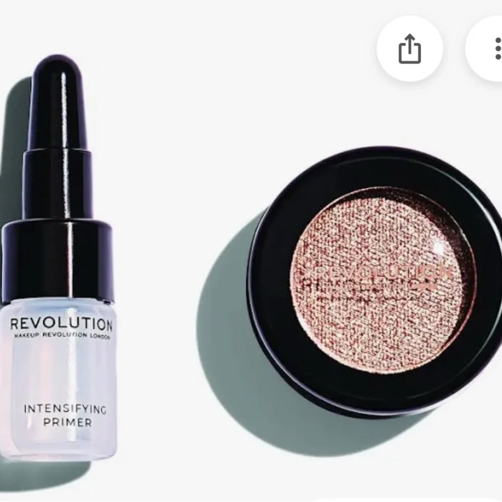 Revolution Flawless‎ Foils Eyeshadow in the shade 
